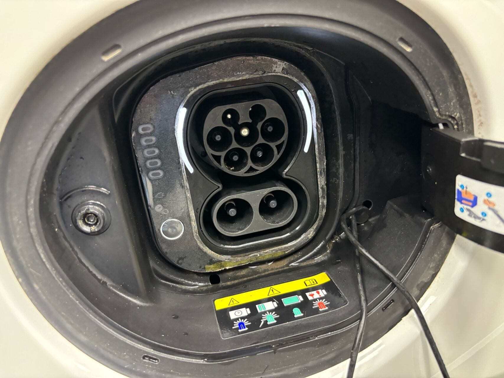 Hvid Fiat 500e fra 2023
