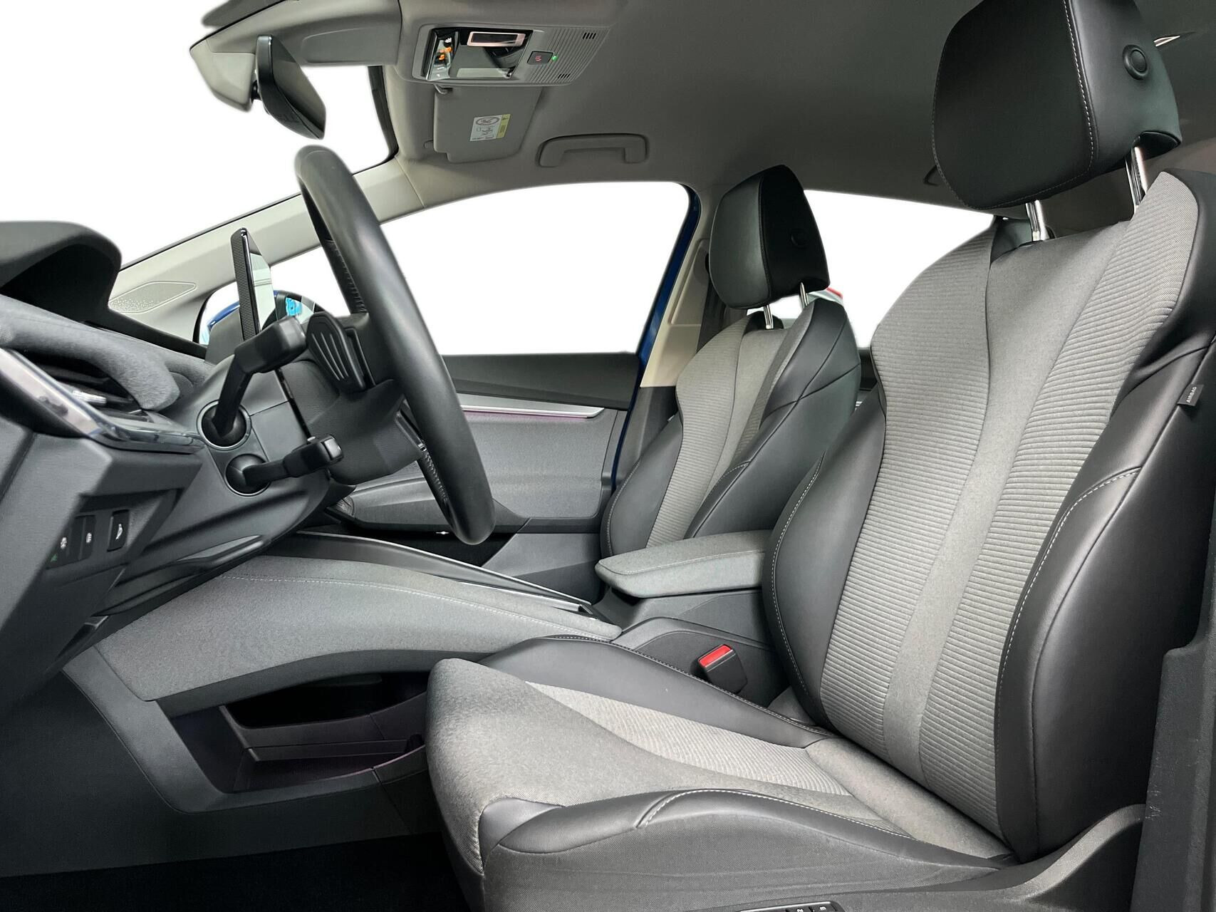 Blå Skoda Enyaq fra 2023
