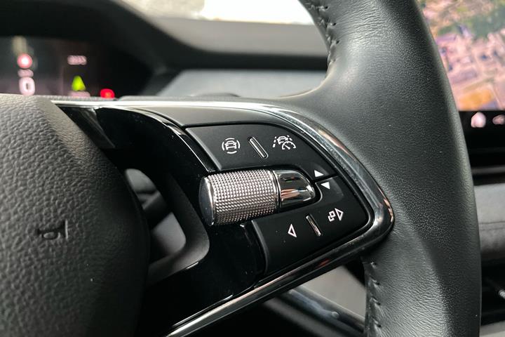 Blå Skoda Enyaq fra 2023