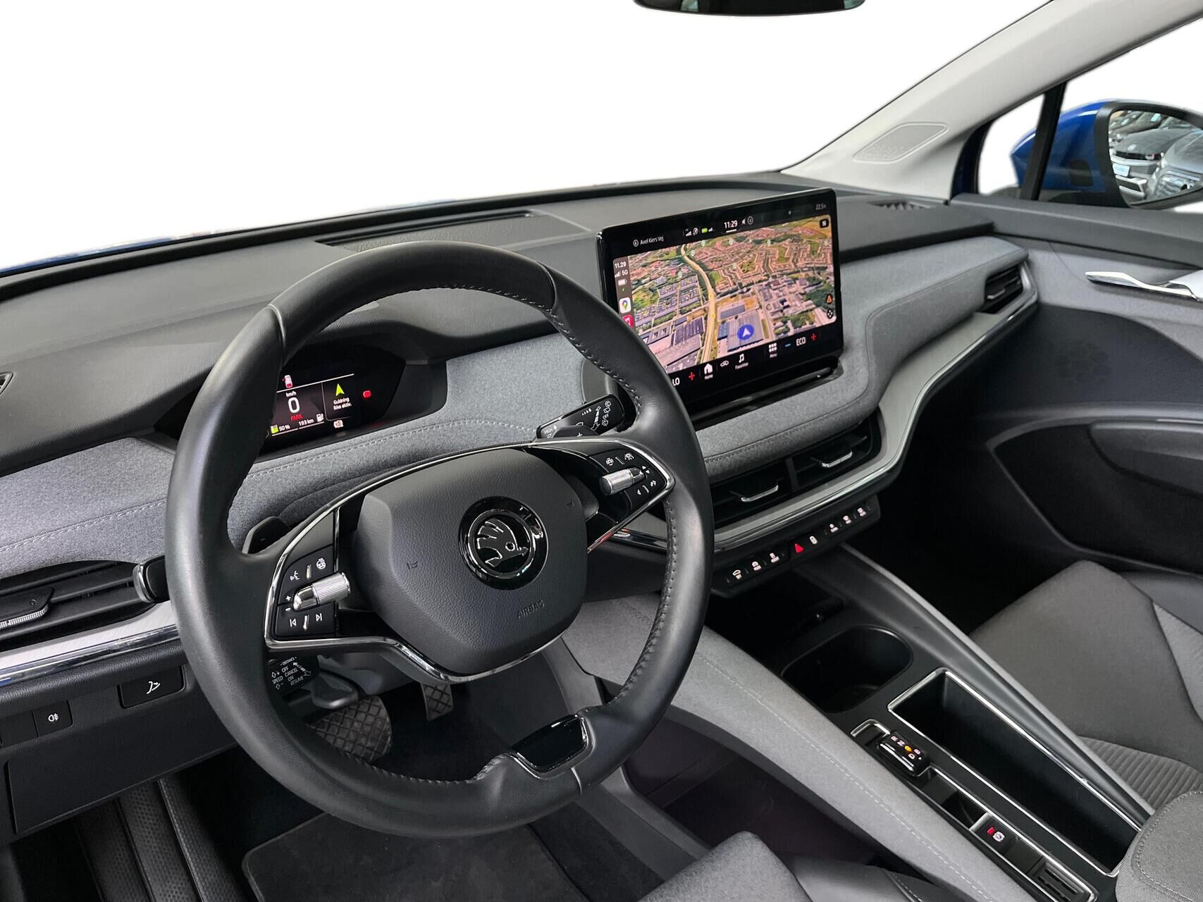 Blå Skoda Enyaq fra 2023
