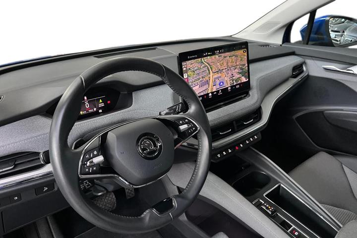 Blå Skoda Enyaq fra 2023