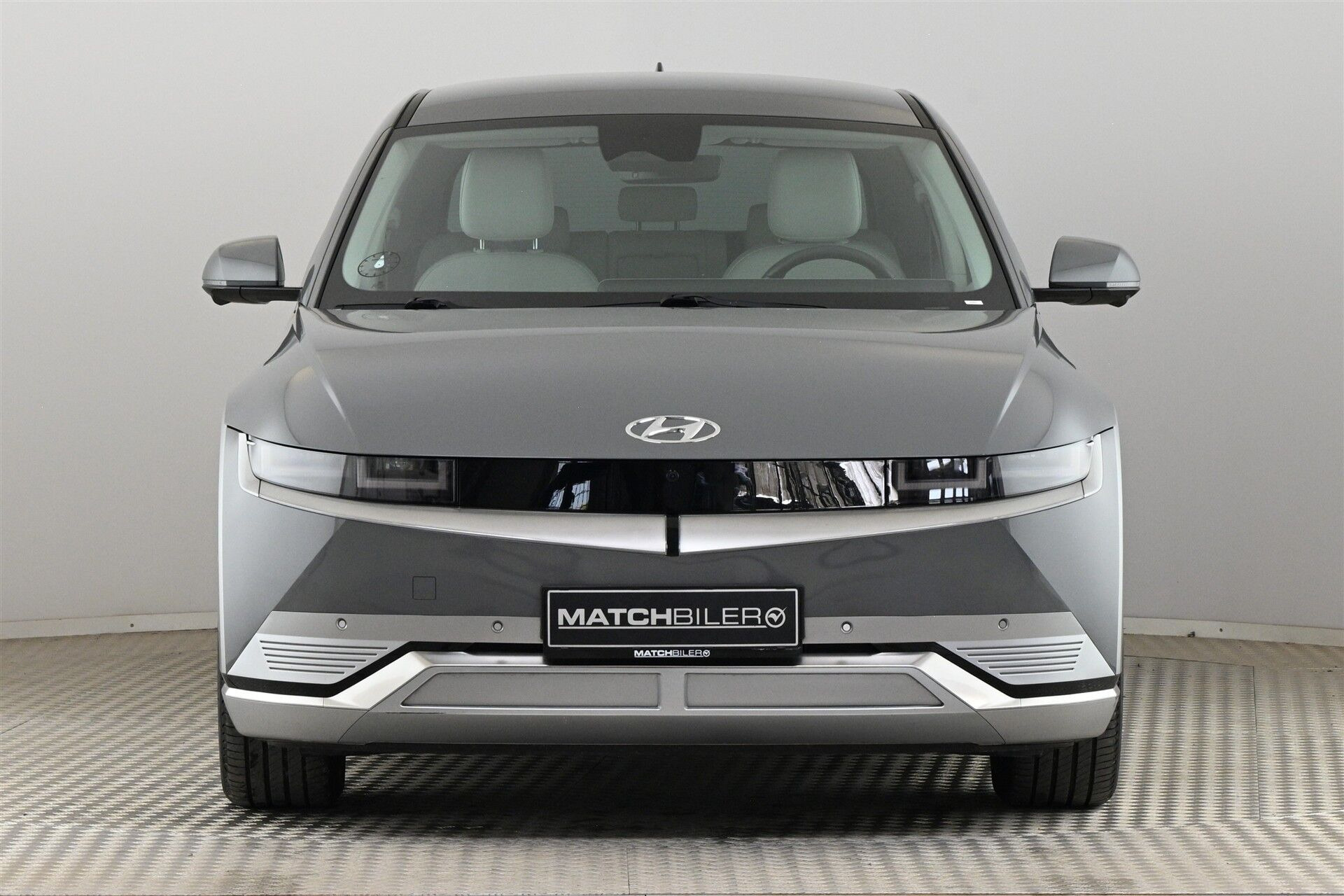 Grå Hyundai Ioniq 5 fra 2023