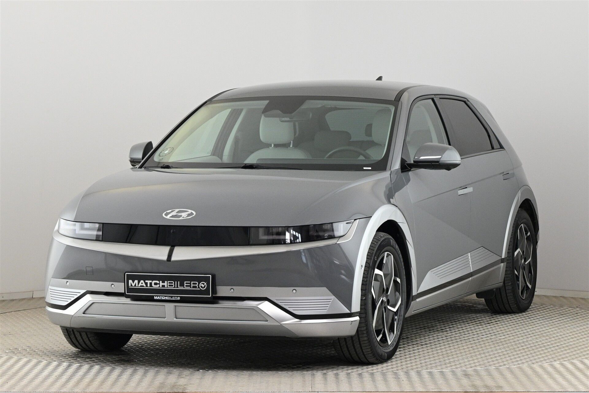 Grå Hyundai Ioniq 5 fra 2023