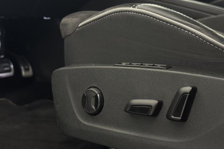 Sort Skoda Enyaq fra 2023