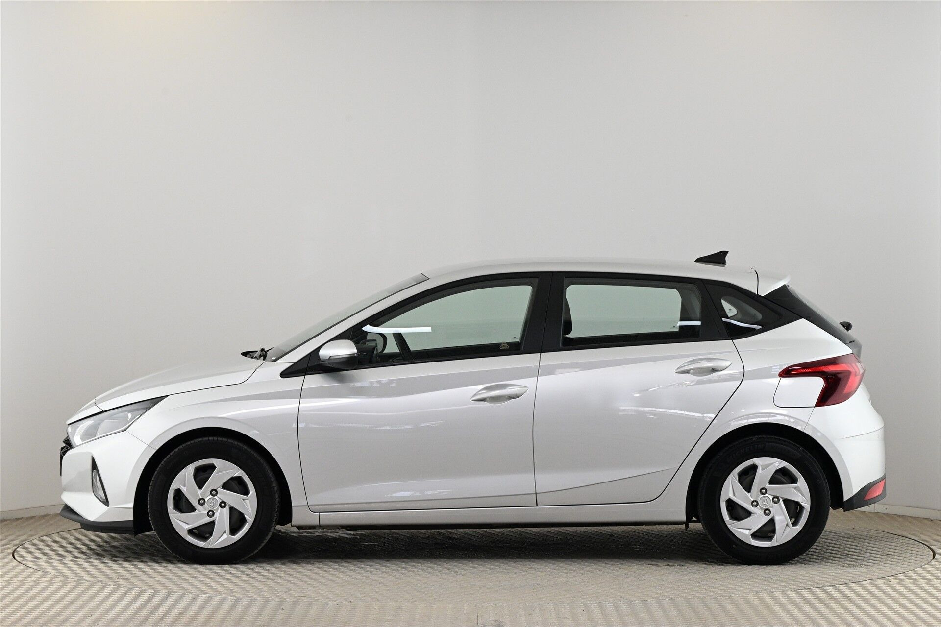 Sølv Hyundai i20 fra 2022