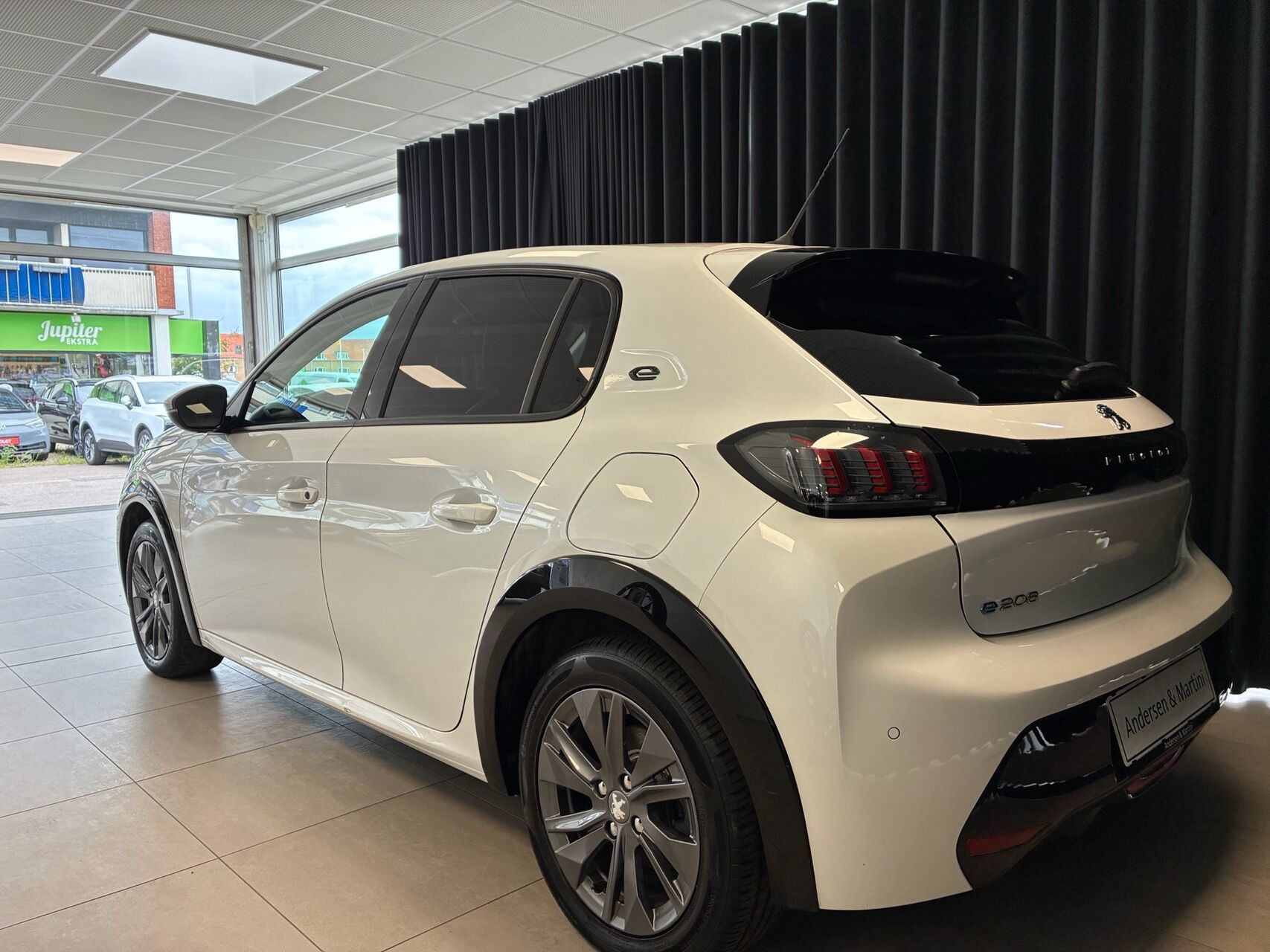 Hvid Peugeot e-208 fra 2021