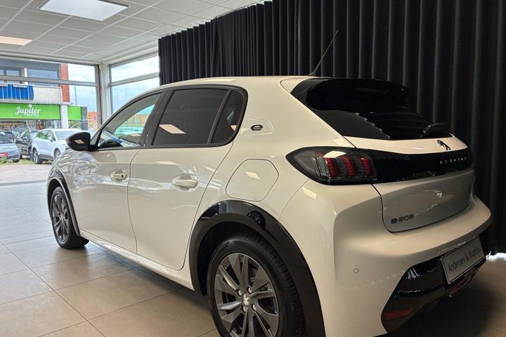Hvid Peugeot e-208 fra 2021