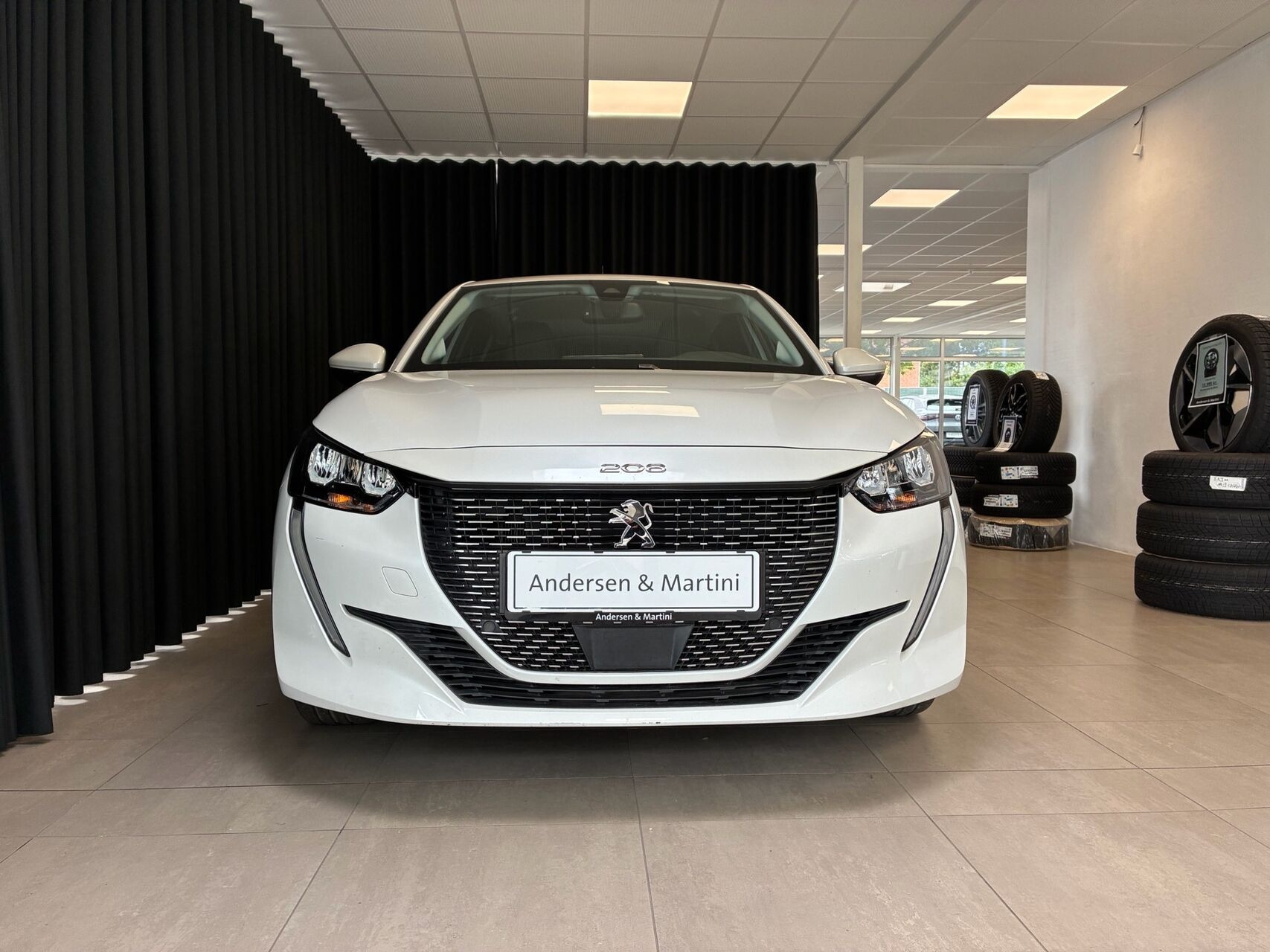 Hvid Peugeot e-208 fra 2021