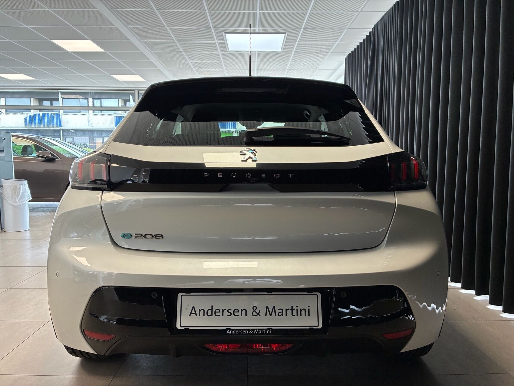Hvid Peugeot e-208 fra 2021