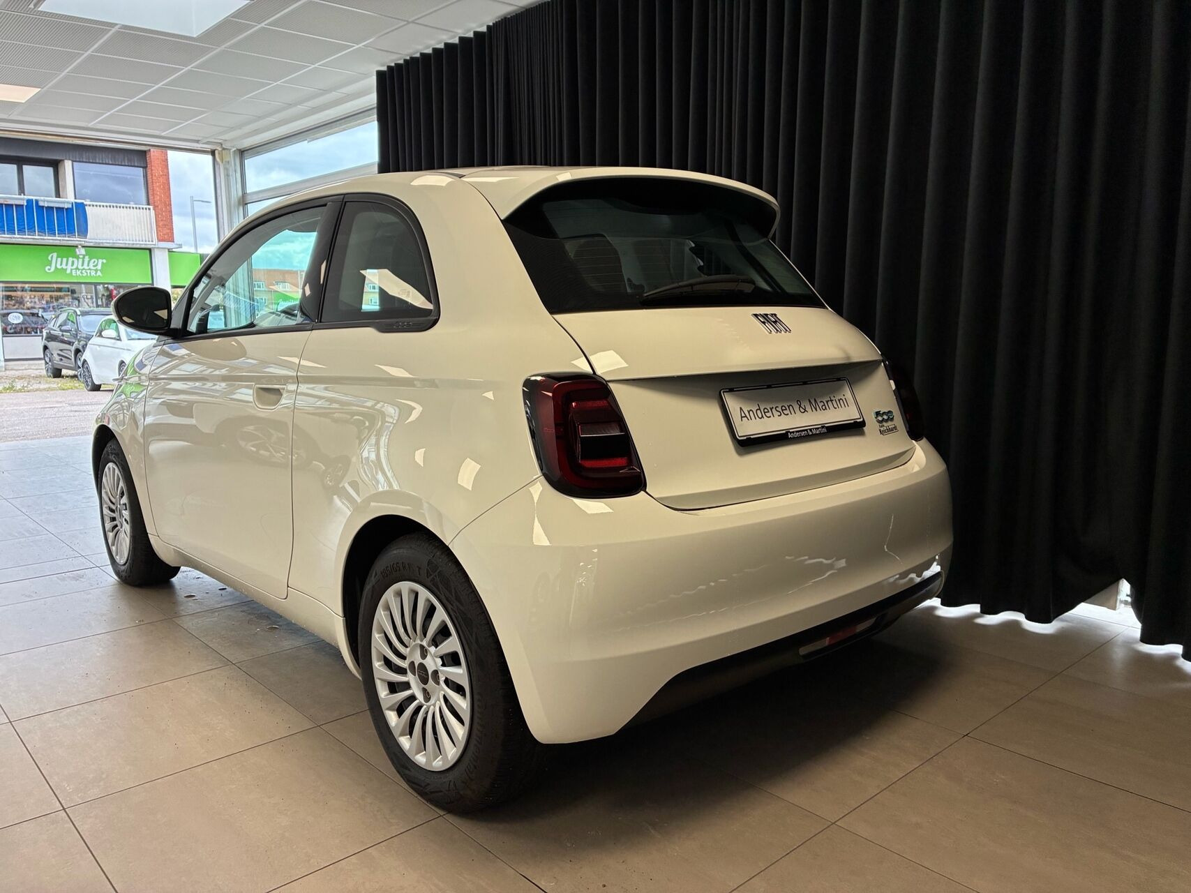 Hvid Fiat 500e fra 2023