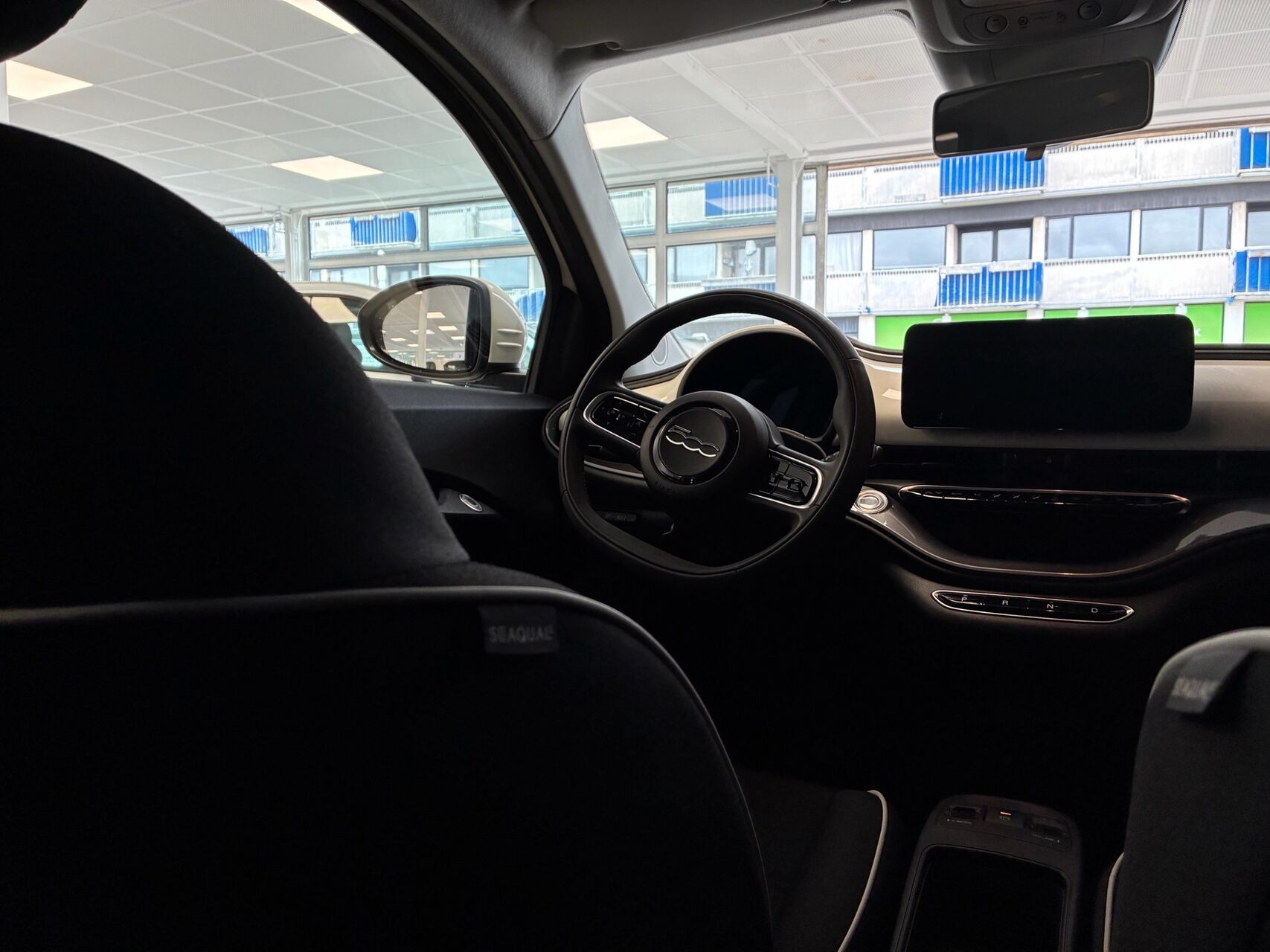 Hvid Fiat 500e fra 2023