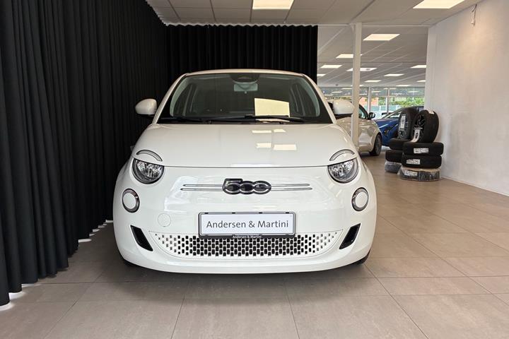 Hvid Fiat 500e fra 2023
