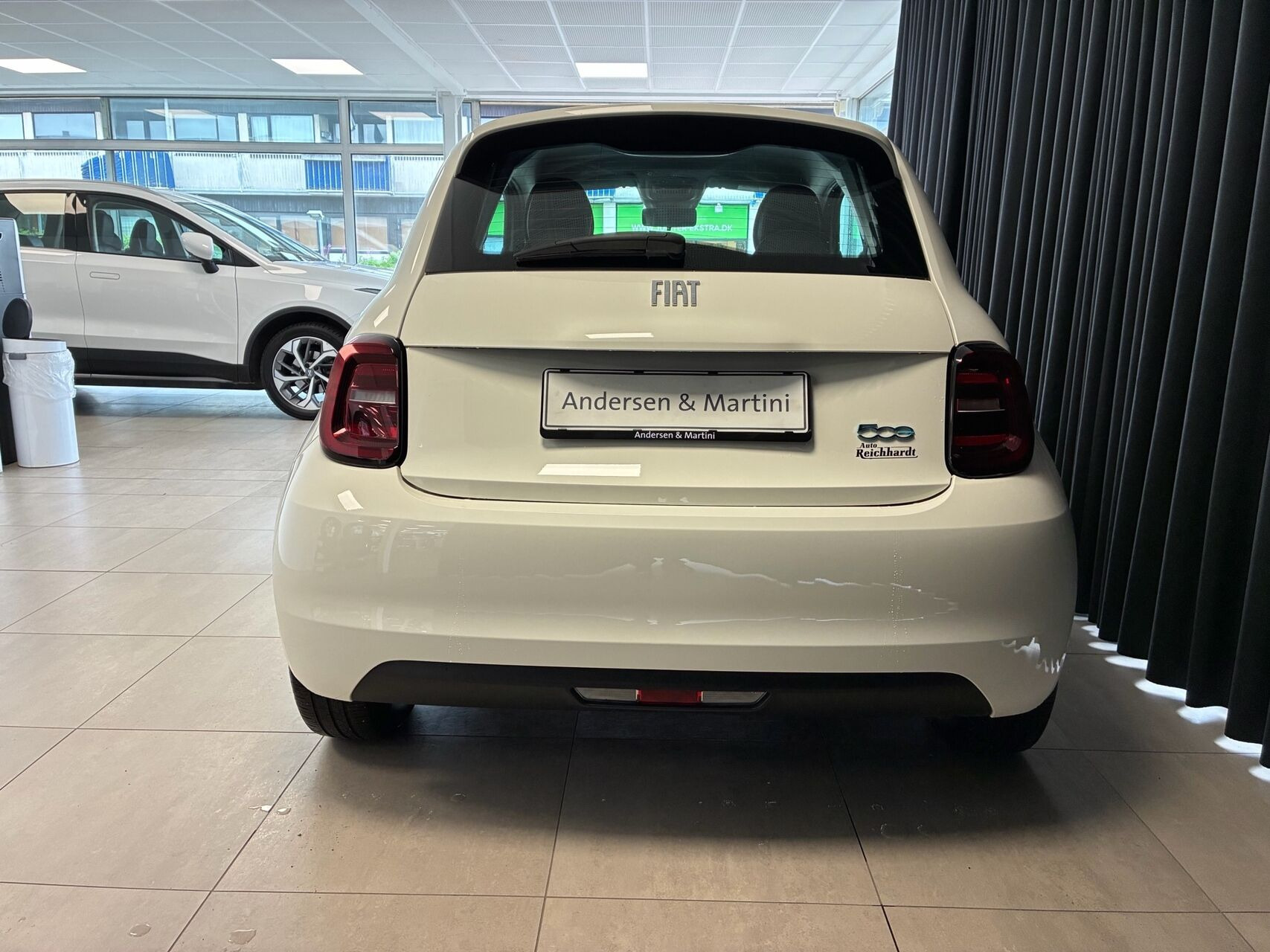 Hvid Fiat 500e fra 2023