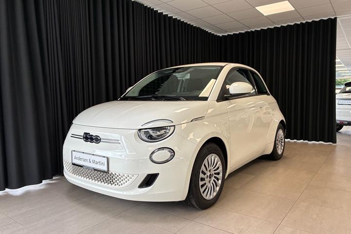Hvid Fiat 500e fra 2023