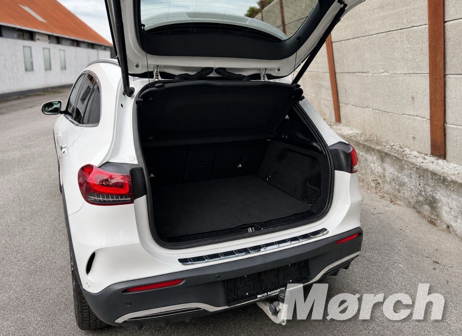 Hvid Mercedes EQA 250 fra 2022