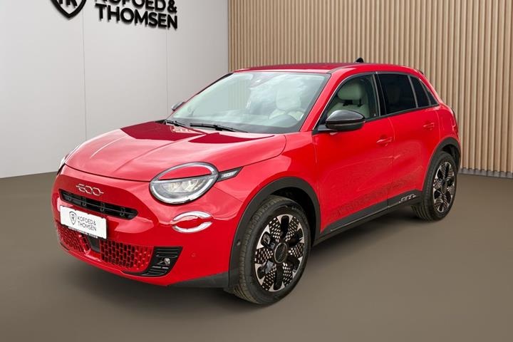 Rød Fiat 600e fra 2025