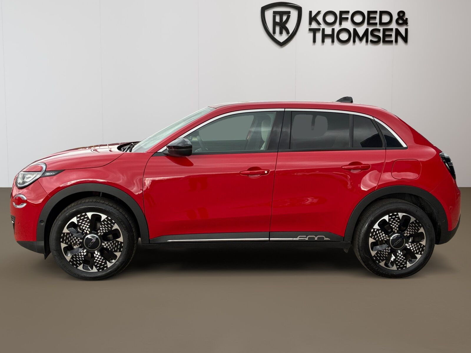 Rød Fiat 600e fra 2025