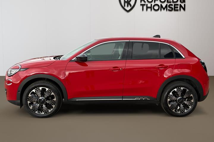 Rød Fiat 600e fra 2025