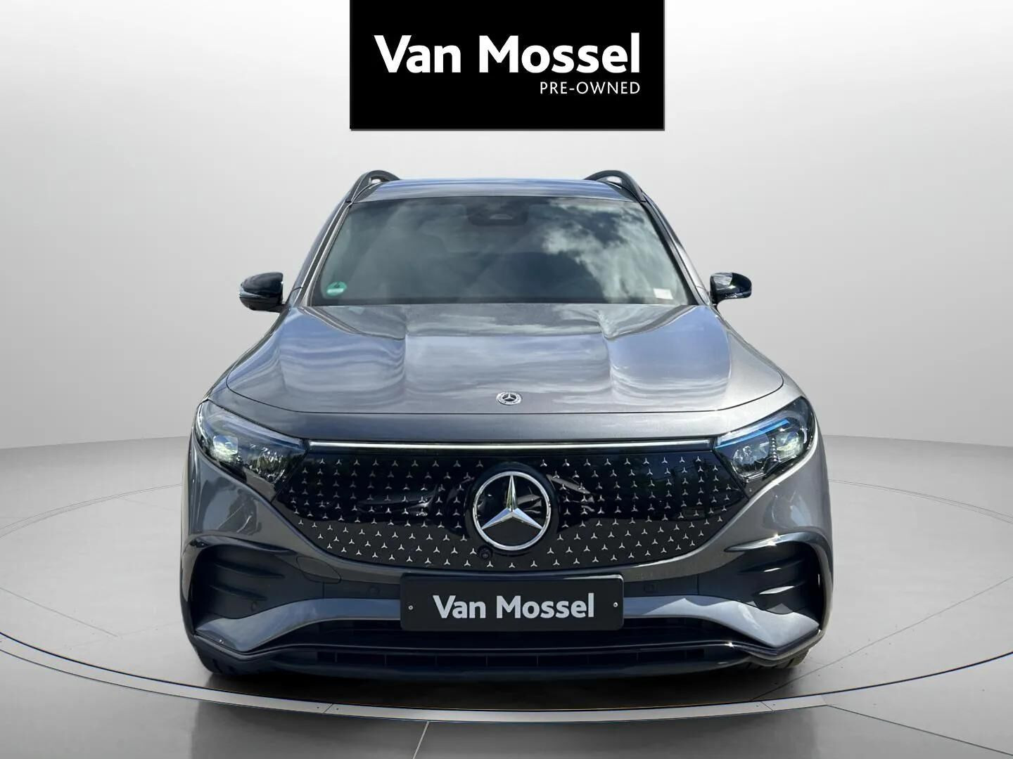 Grå Mercedes EQB 250+ fra 2025