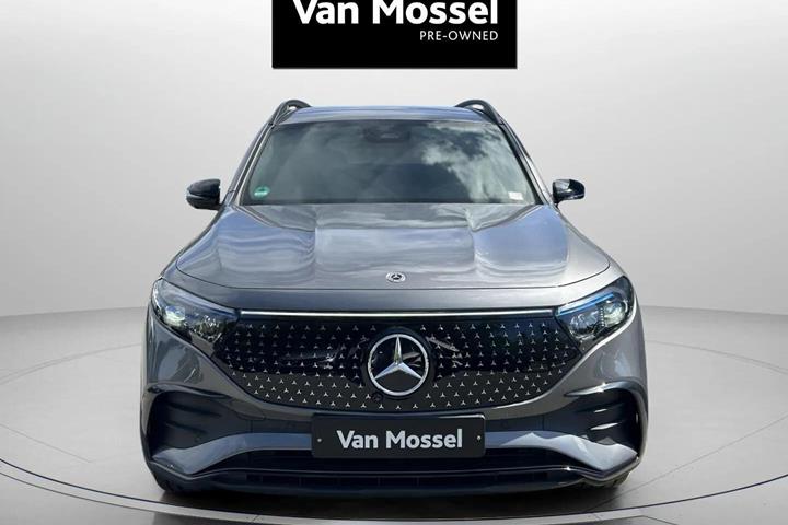 Grå Mercedes EQB 250+ fra 2025