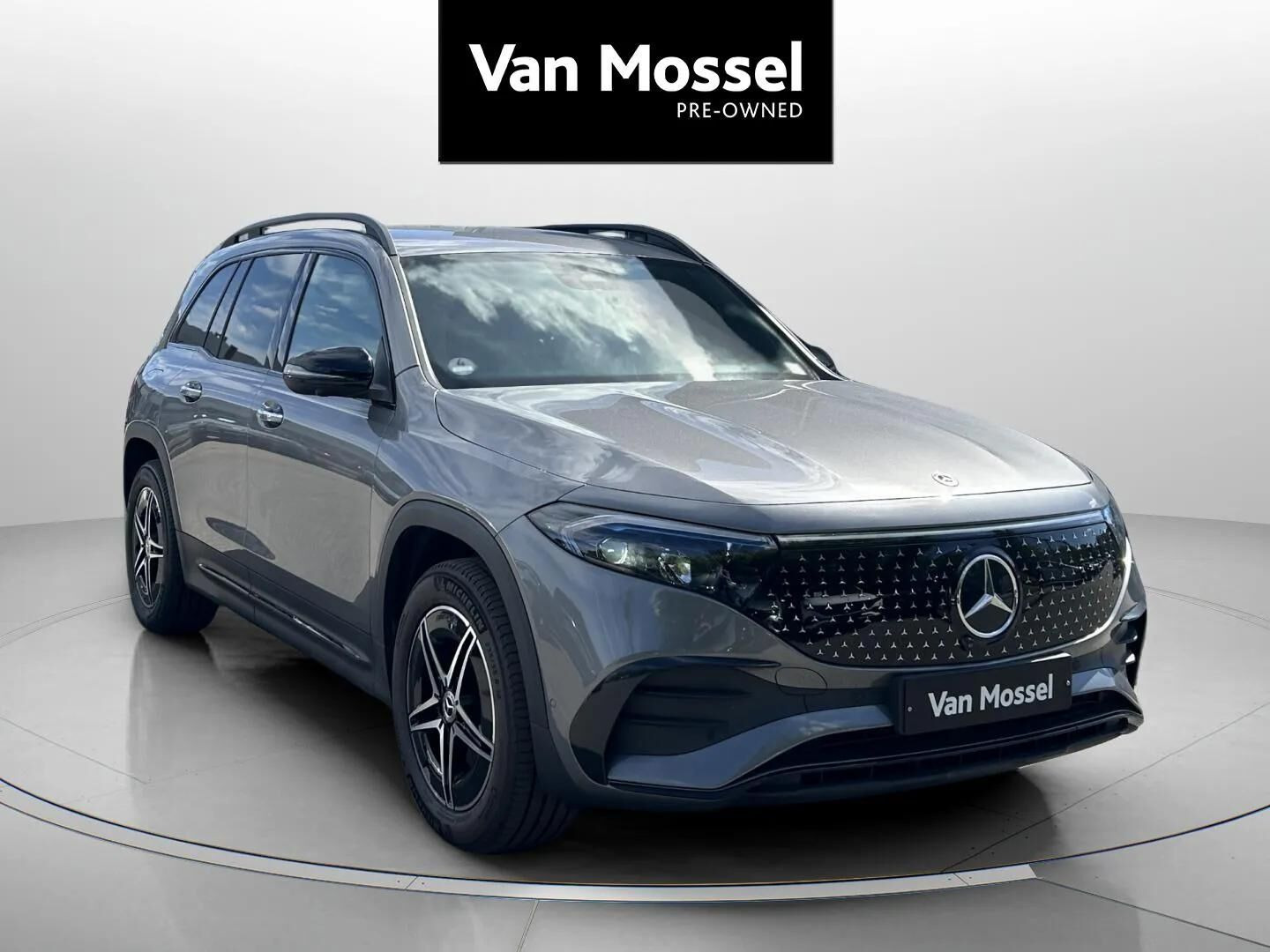 Grå Mercedes EQB 250+ fra 2025