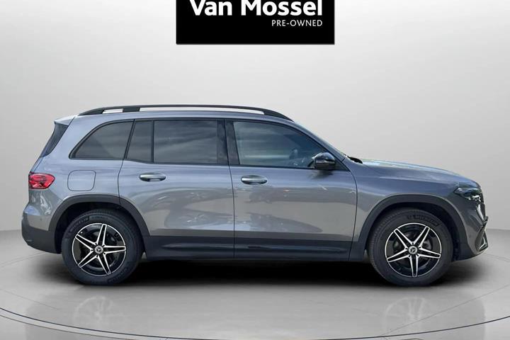 Grå Mercedes EQB 250+ fra 2025
