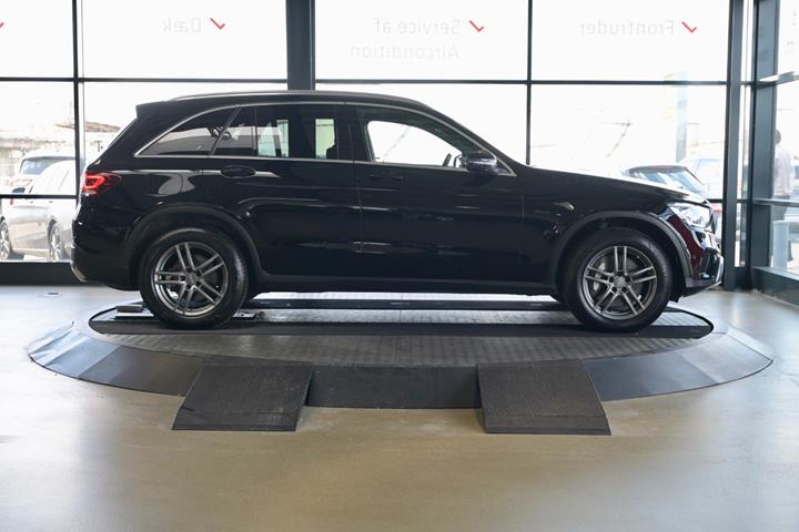 Sort Mercedes GLC300 de fra 2021