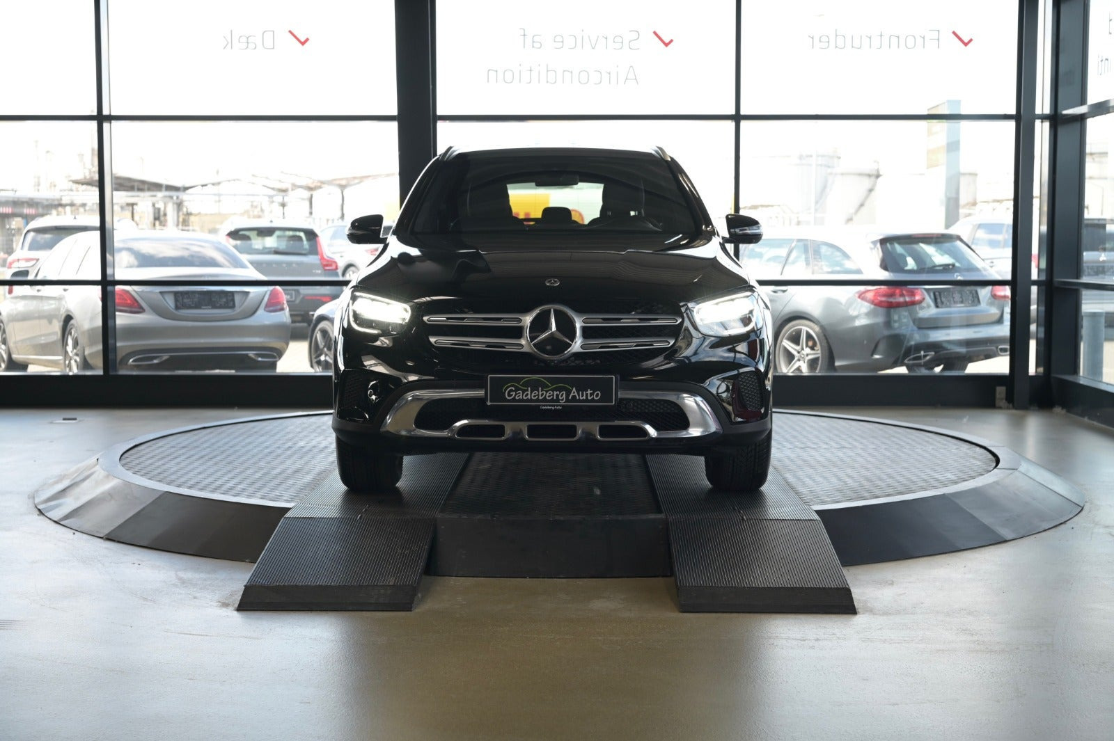Sort Mercedes GLC300 de fra 2021