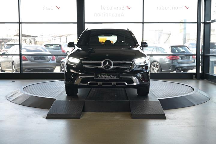 Sort Mercedes GLC300 de fra 2021
