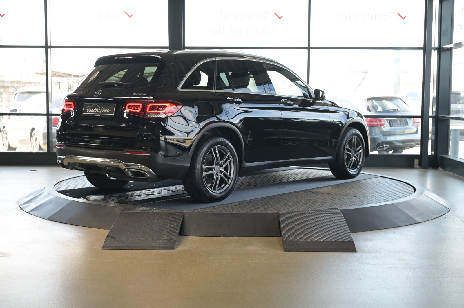 Sort Mercedes GLC300 de fra 2021