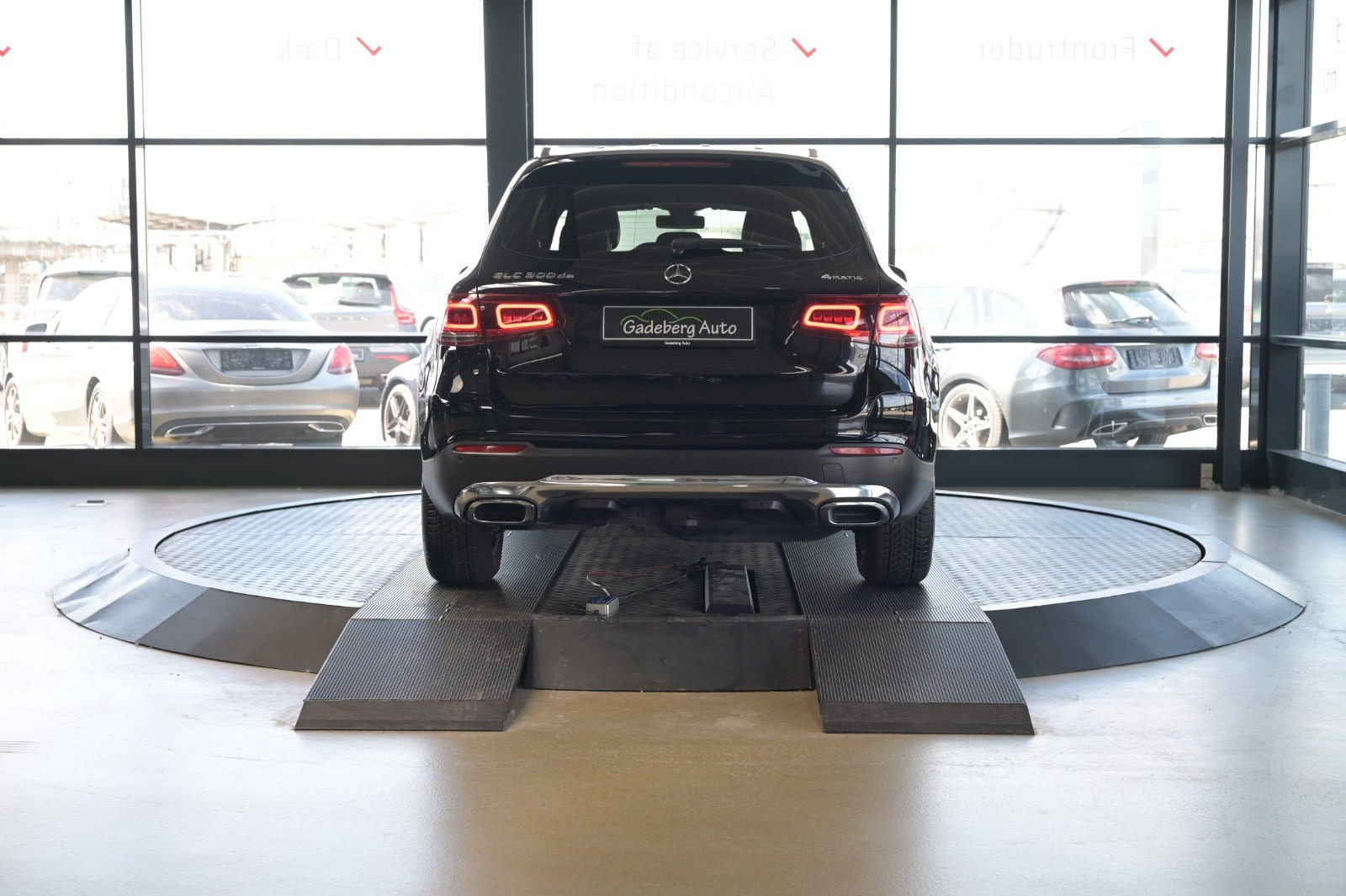 Sort Mercedes GLC300 de fra 2021