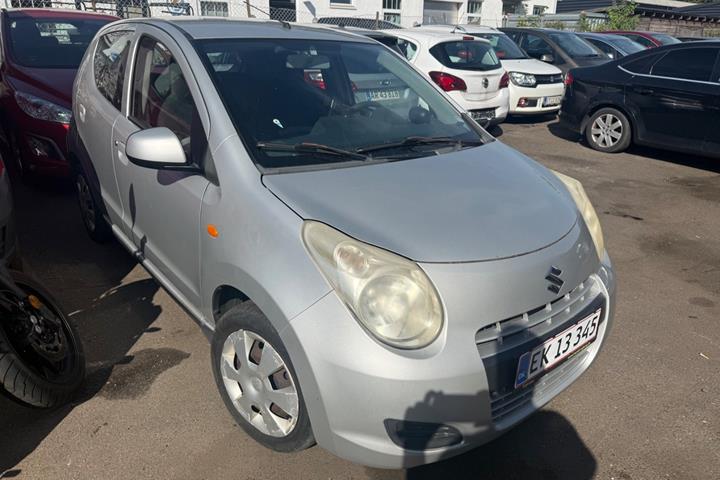 Grå Suzuki Alto fra 2009