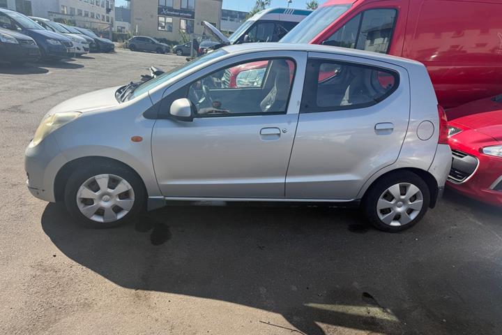 Grå Suzuki Alto fra 2009