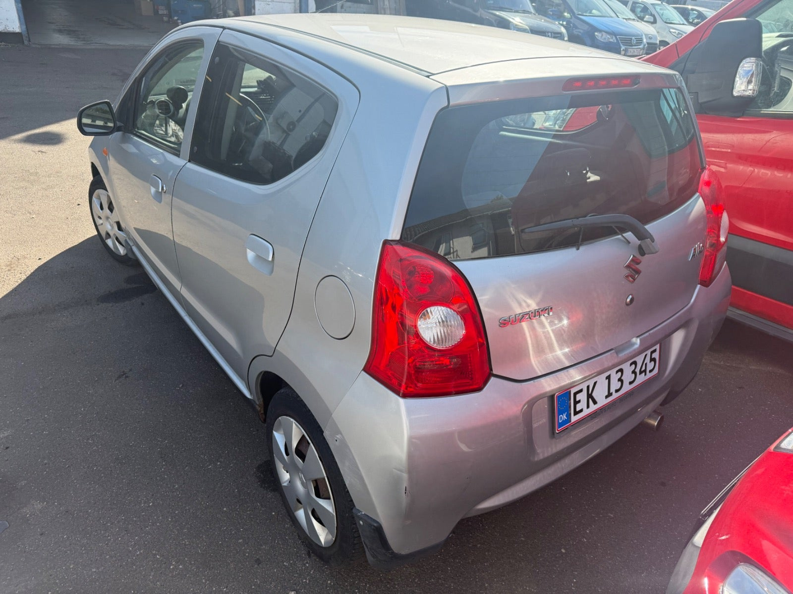 Grå Suzuki Alto fra 2009