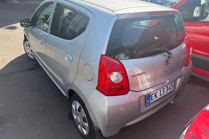 Grå Suzuki Alto fra 2009