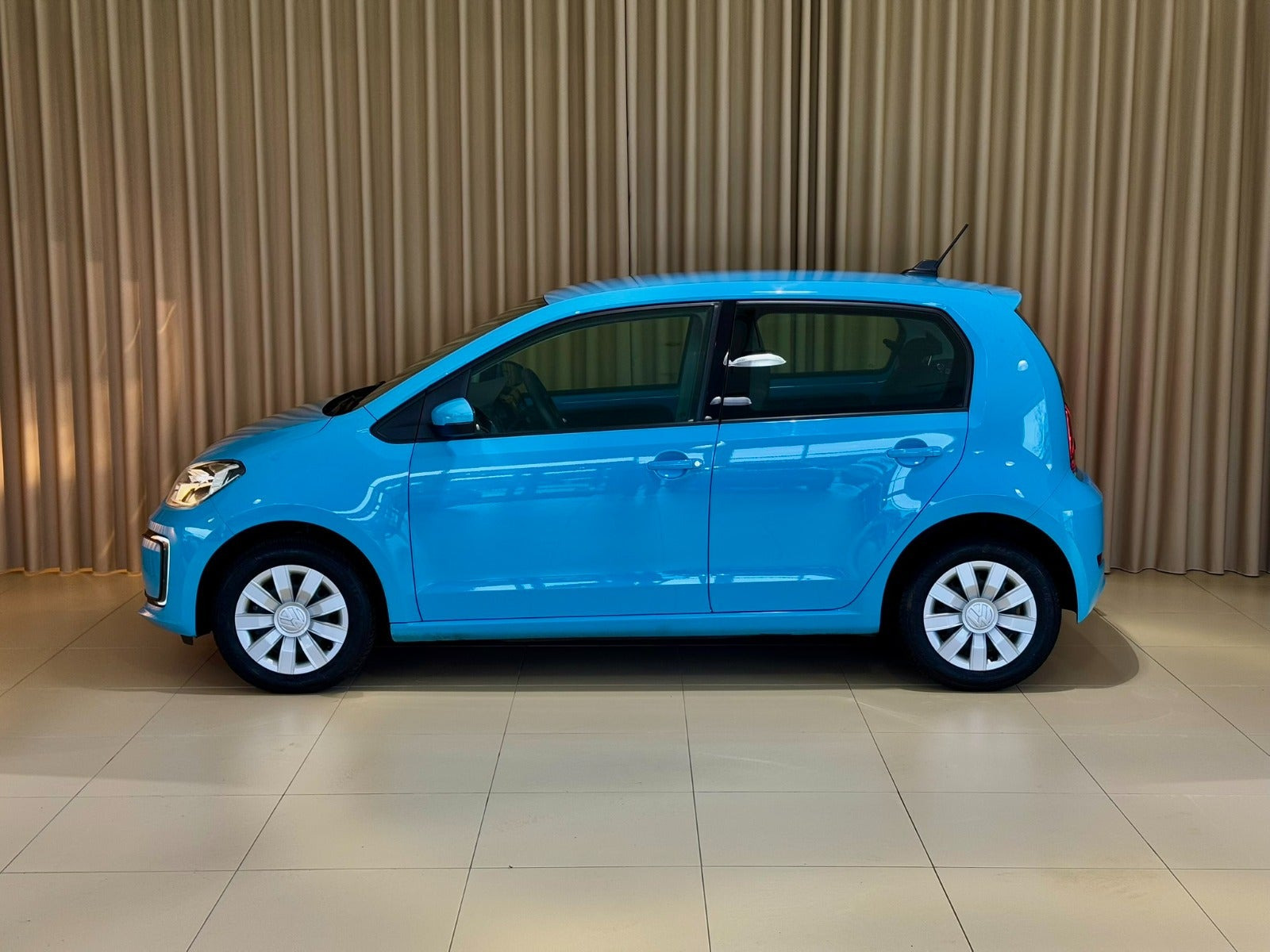 Blå VW E-UP! fra 2021