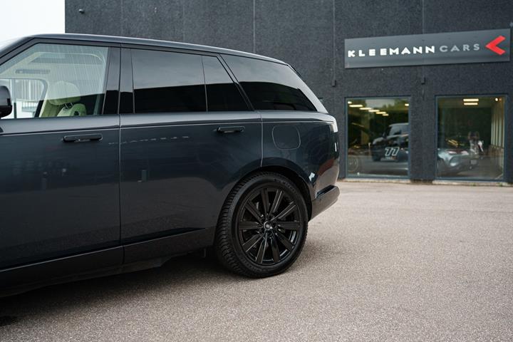 Grå Land Rover Range Rover fra 2024