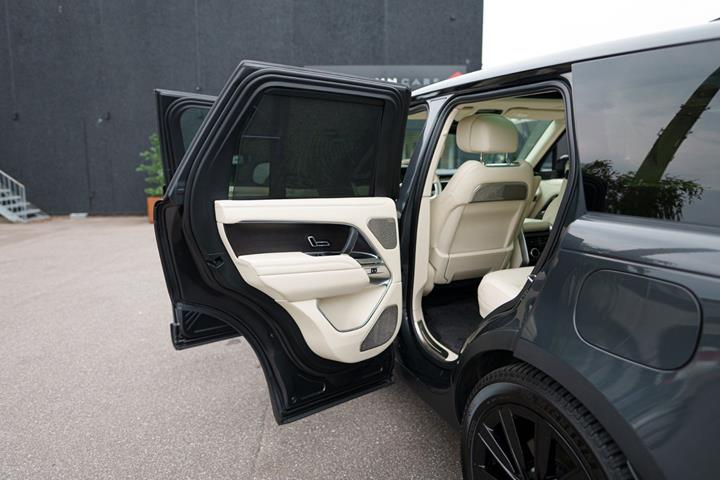 Grå Land Rover Range Rover fra 2024