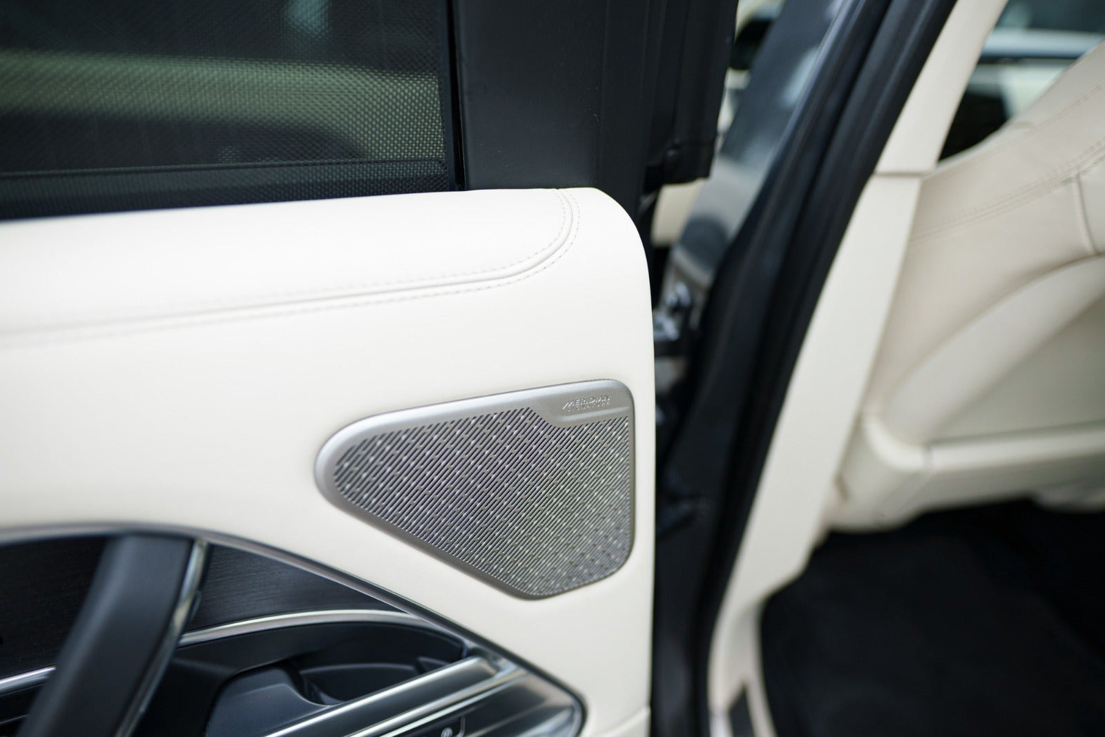 Grå Land Rover Range Rover fra 2024
