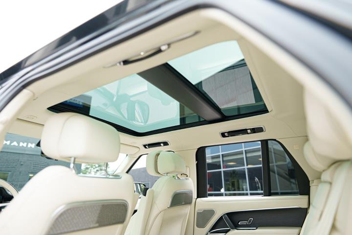 Grå Land Rover Range Rover fra 2024