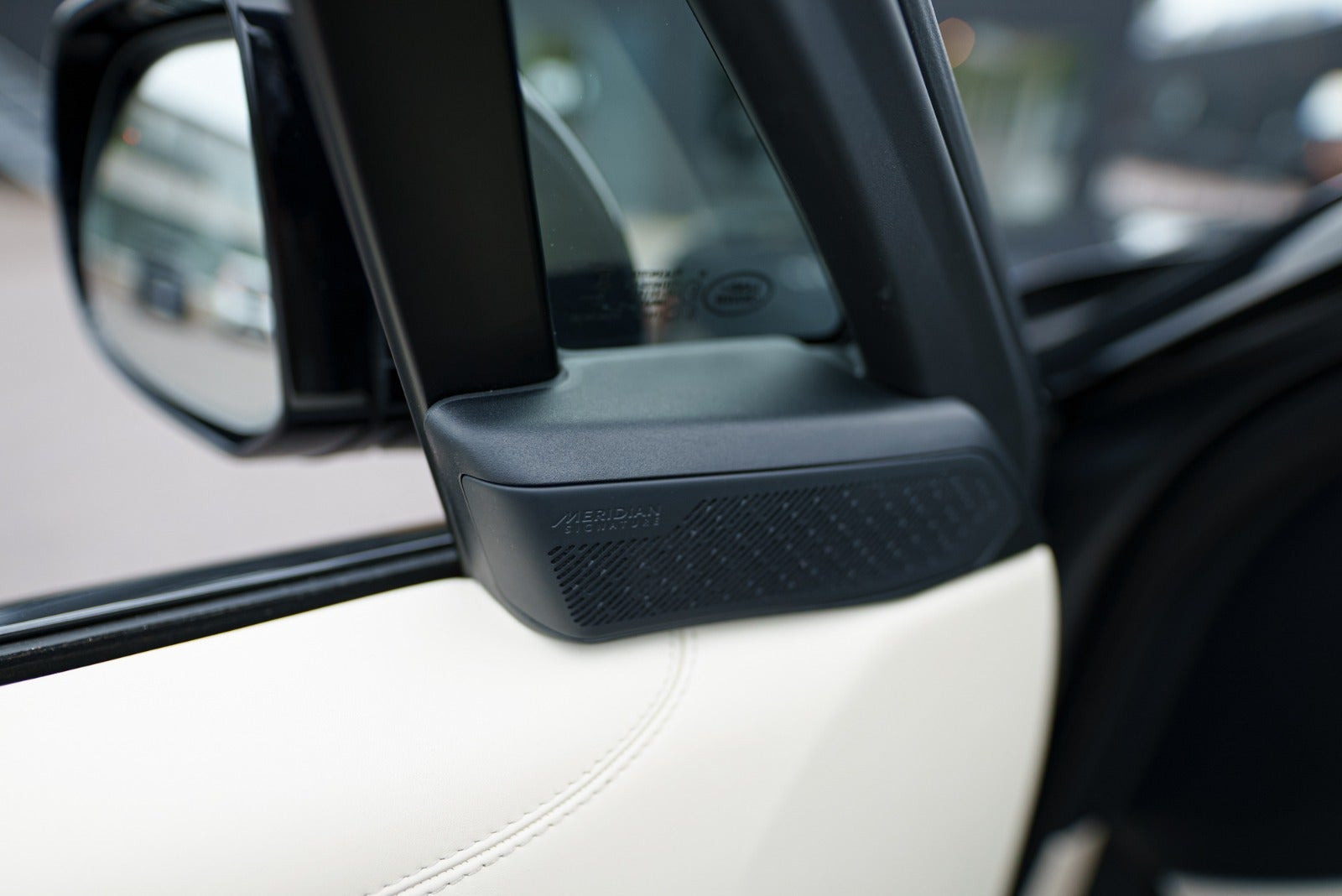 Grå Land Rover Range Rover fra 2024