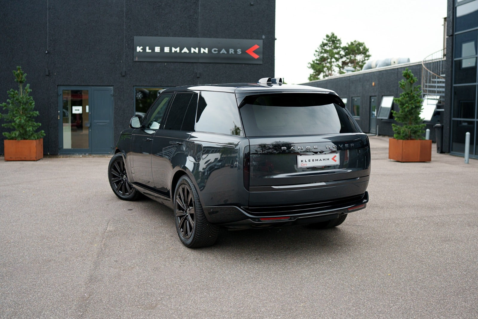 Grå Land Rover Range Rover fra 2024