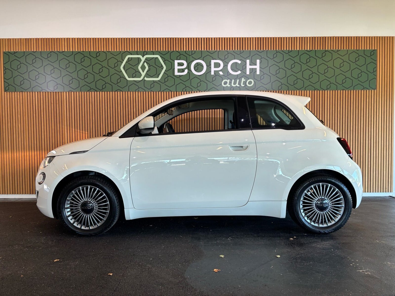 Hvid Fiat 500e fra 2023