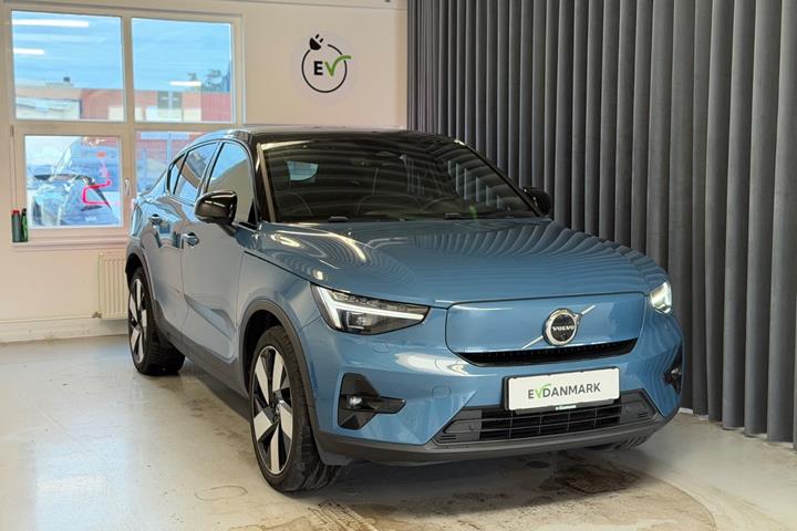 Blå Volvo XC40 fra 2022