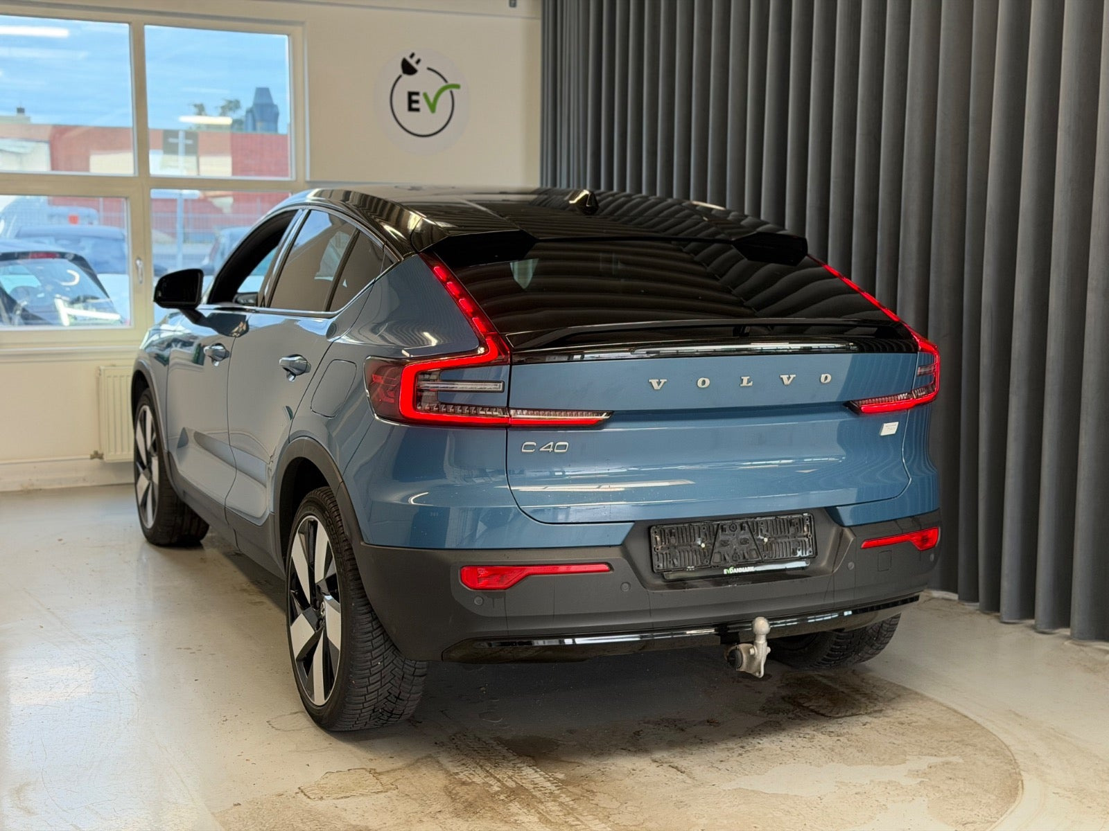 Blå Volvo XC40 fra 2022