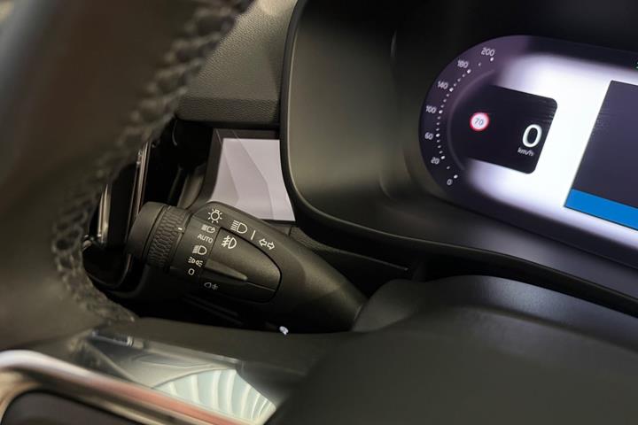 Blå Volvo XC40 fra 2022