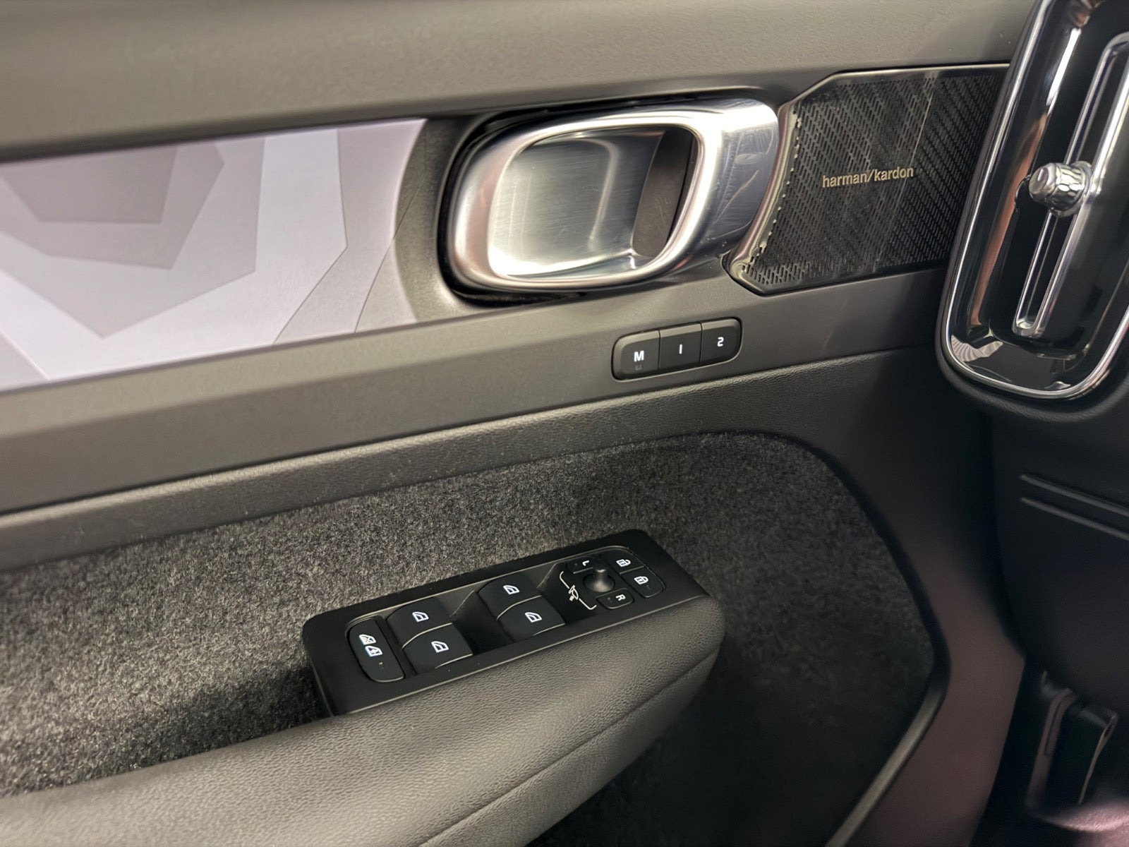 Blå Volvo XC40 fra 2022