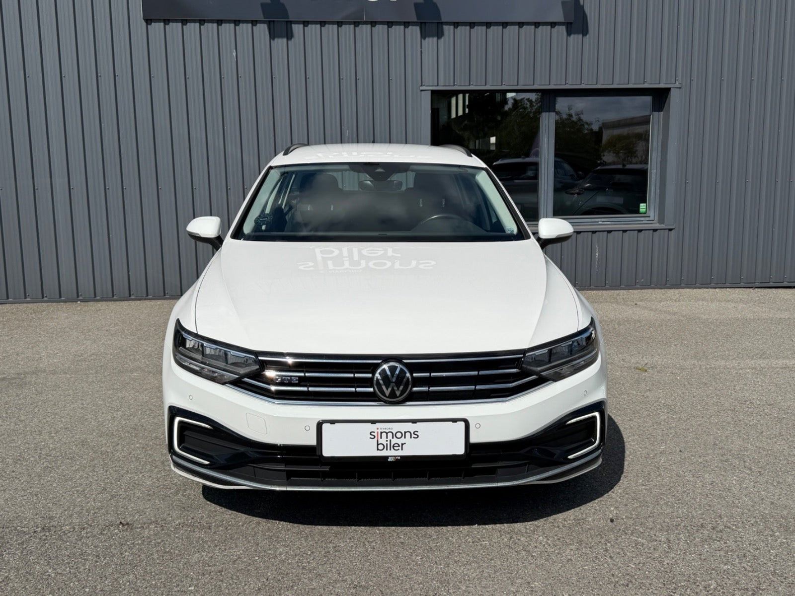 Hvid VW Passat fra 2021