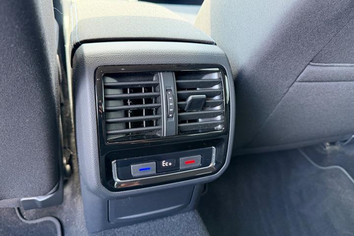 Hvid VW Passat fra 2021