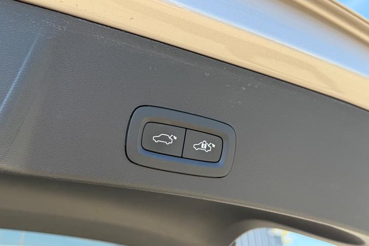 Beige Volvo XC40 fra 2023